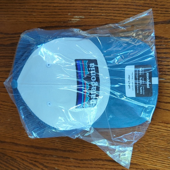 PATAGONIA LoPro P-6 Trucker Mesh Hat/Cap Low Crown White/Wavy Blue NEW - Picture 6 of 6